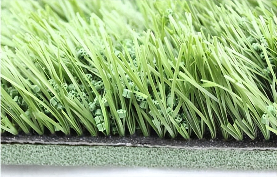 草坪养护撒石灰还是先播种,草坪养护是否复杂