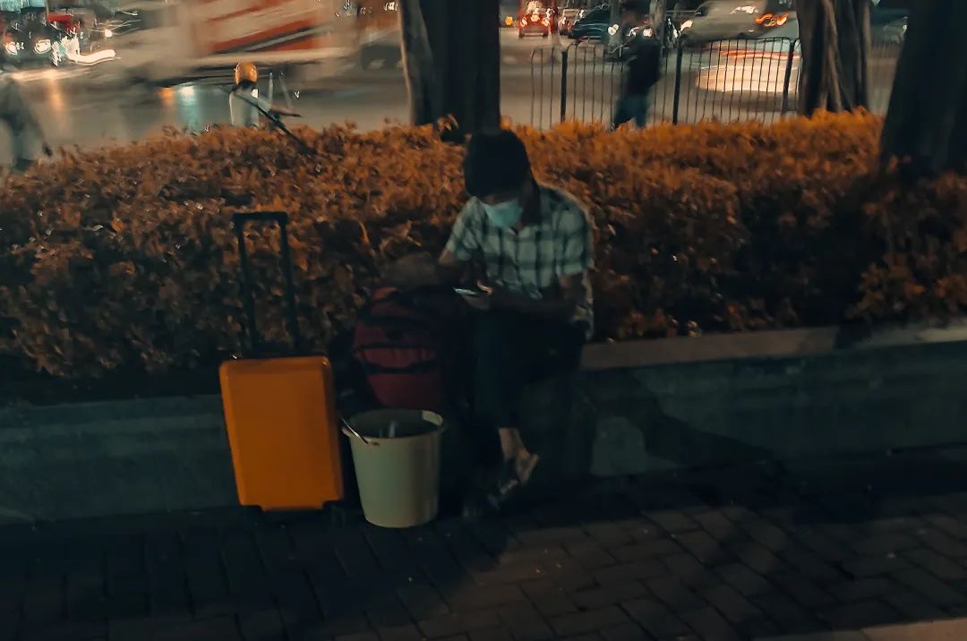 三和青年调查实录：龙华汽车站，这里是深圳最特殊的地方