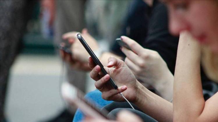 “饭圈女孩出征”网络运动中生产的迷因符号，有怎样的影响力？