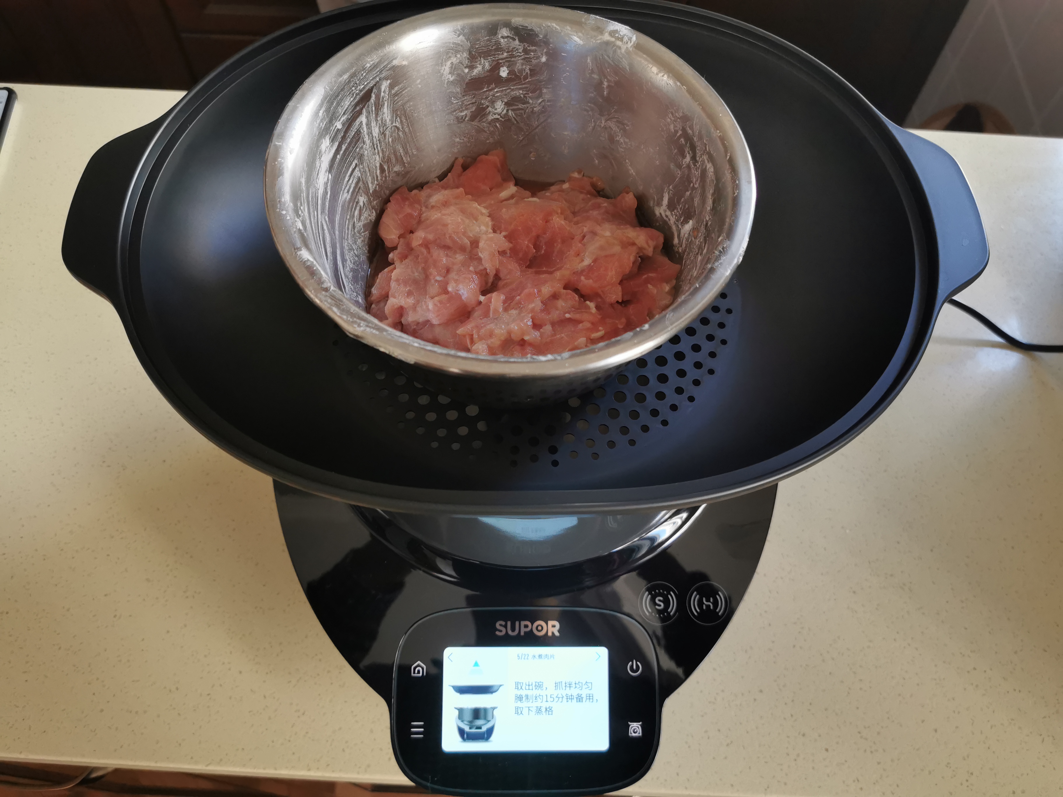 黑科技与顶级大厨交锋,厨房黑科技苏泊尔小c主厨料理机