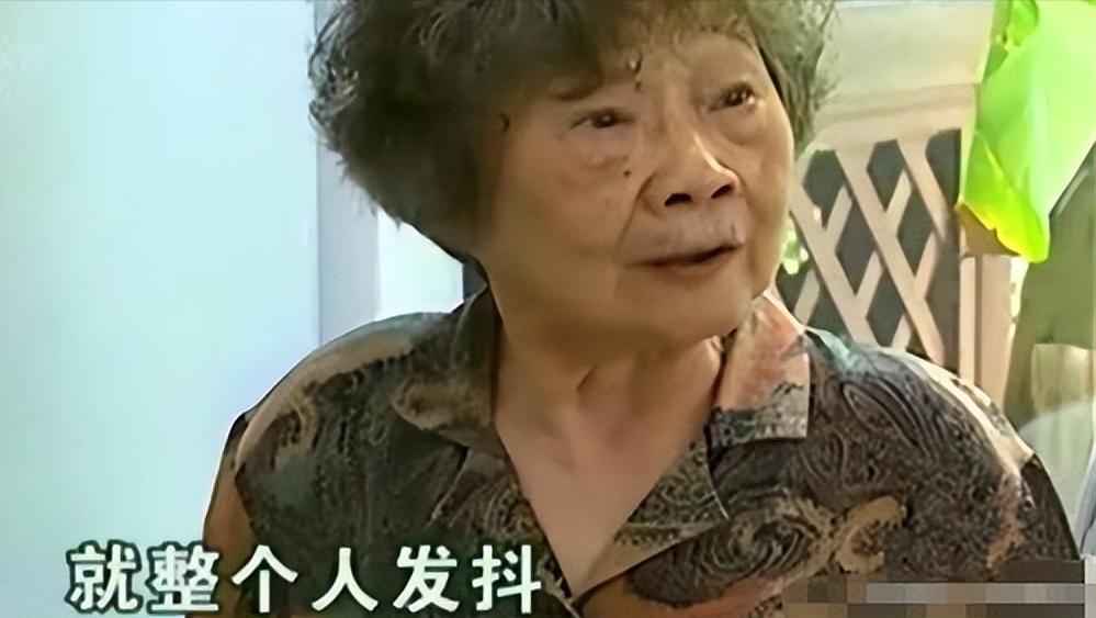 大妈上厕所正用力，身体掉下一块“肉”？医生坦言：这是你的子宫