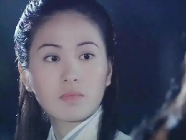 叶璇穿免职裙引争议,叶璇穿免职裙引发争议