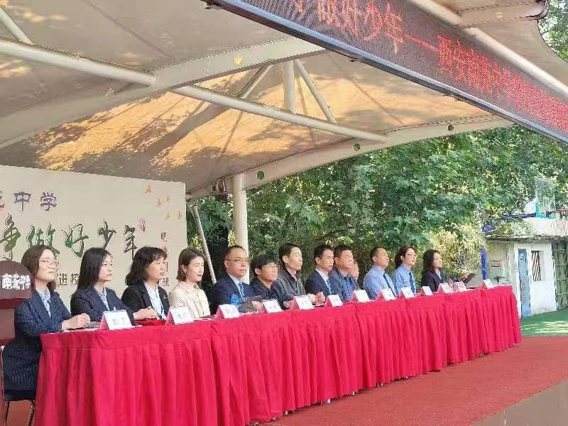 法制宣传进校园争做守法好少年,在阳光下成长少先队员