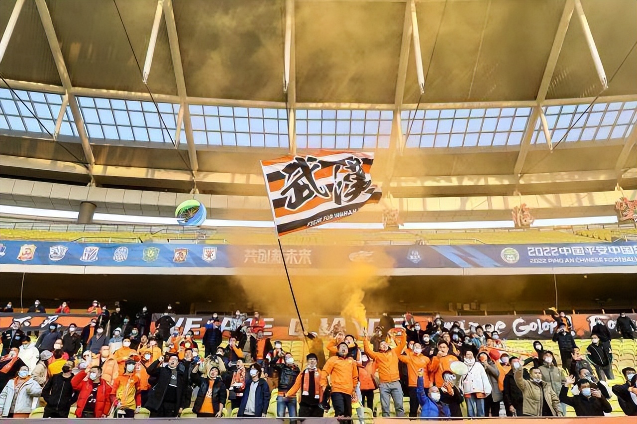 前湖北首富拒绝再投资，怒斥中国足球环境太差，是谁在破坏规则？