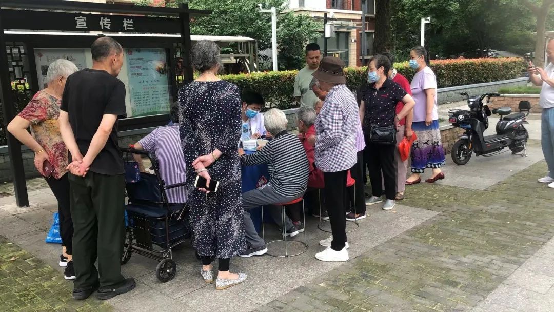 服务百姓，健康行动——苏州肛泰中医院进社区开展义诊活动！