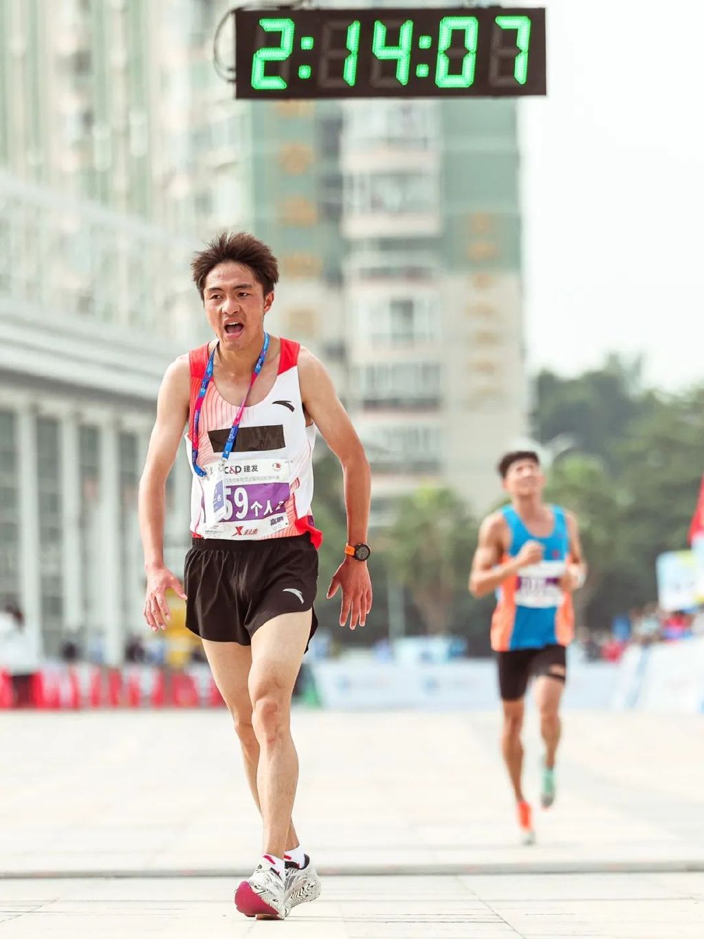高鹏马拉松最好成绩,高鹏马拉松运动员
