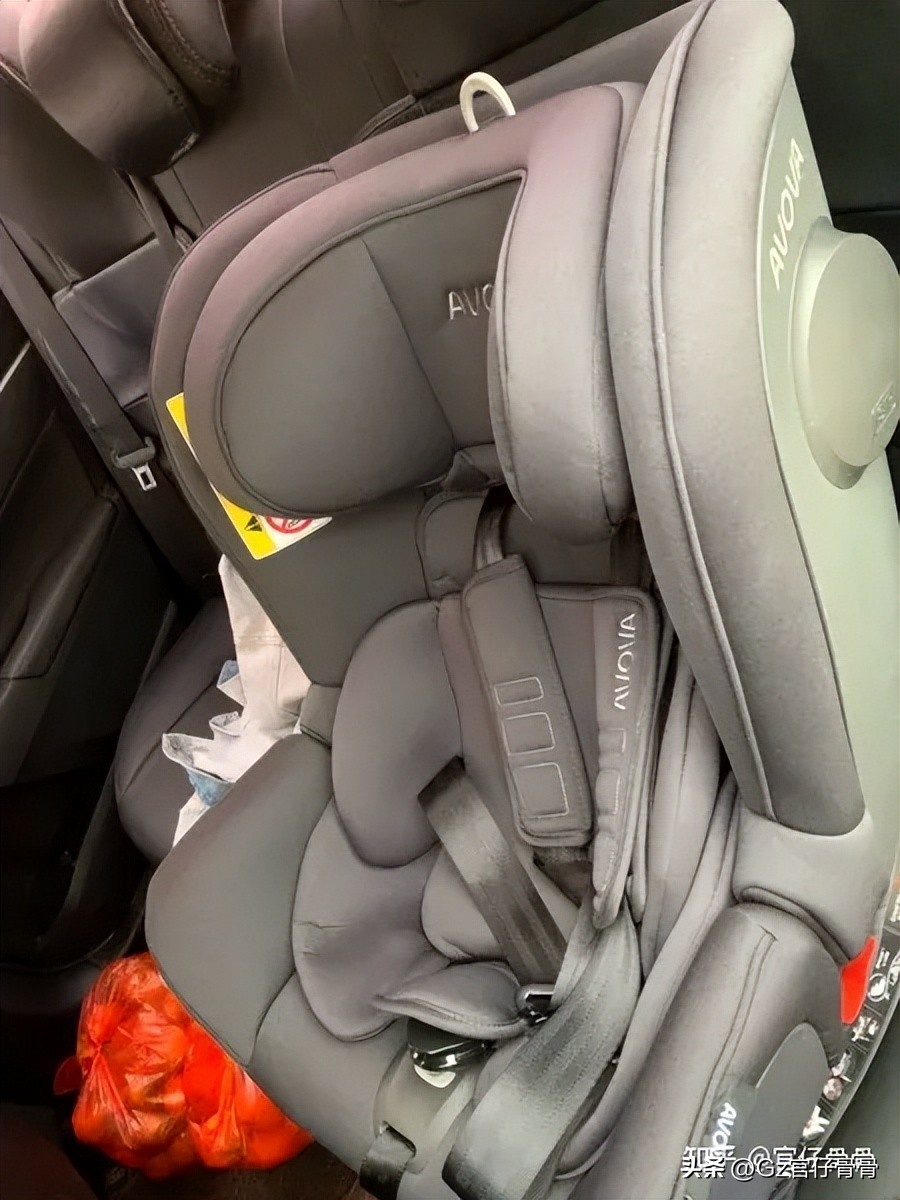 刚出生的小孩能坐汽车安全座椅吗,一出生就可以坐安全座椅吗