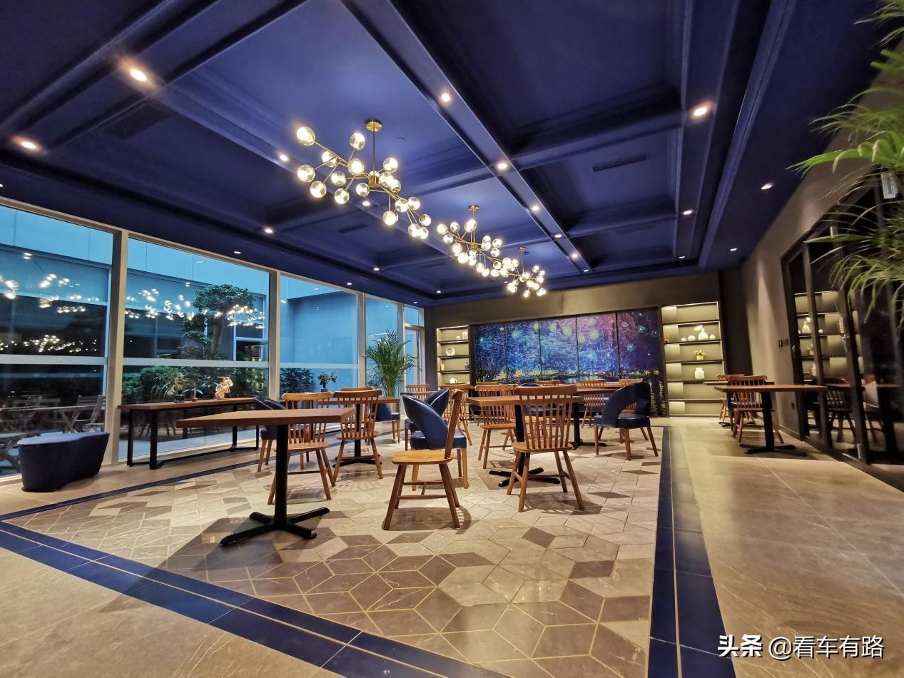 探店奔驰武侯华星锦业，奔驰EQA和EQC到底怎么样？