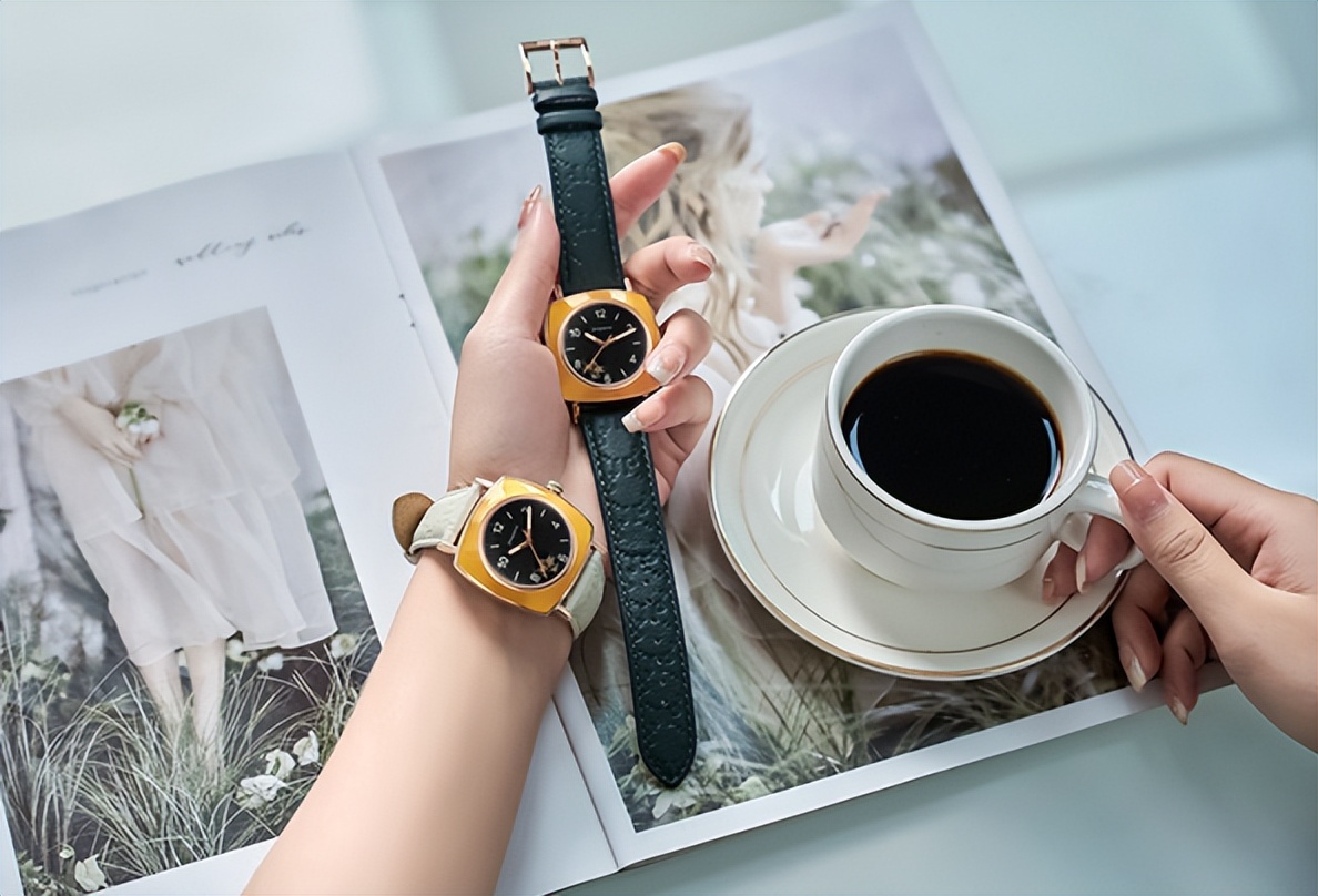 鑵曡〃涓殑鍥戒骇涔嬪厜,铚滆湣鑵曡〃