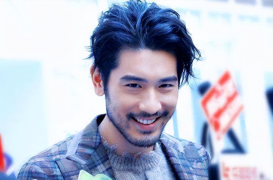 割喉去世的案例,被捅刀身亡的10位明星