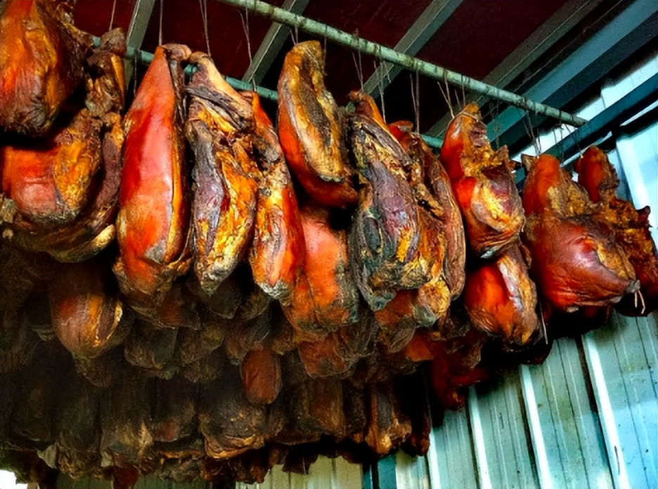 晒的腊肉要不要收回室内,晒好的腊肉该如何收藏起来