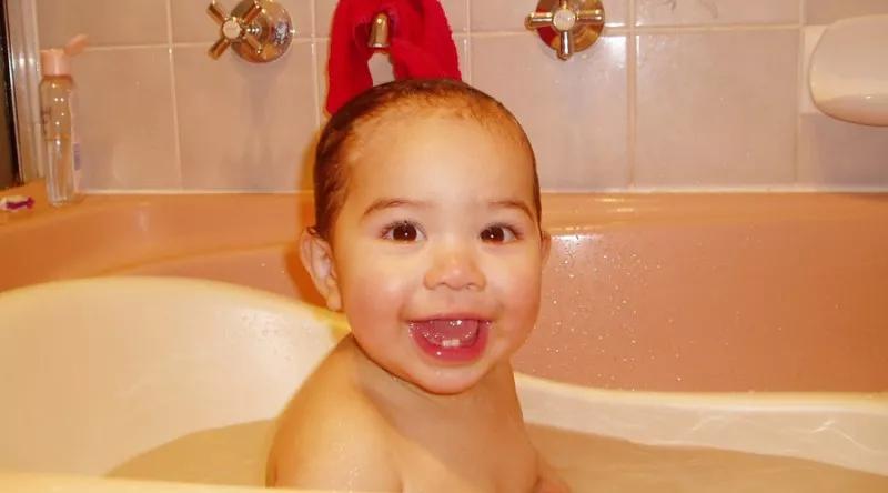 频繁洗澡会怎样,老人洗澡太频繁