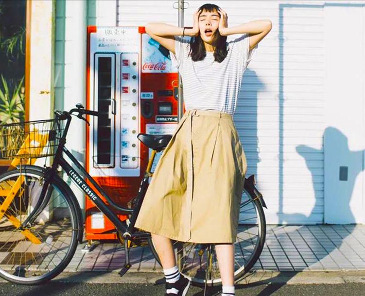 穿T恤总是“洋气不起来”？照搬3个“搭配心得”，让你告别路人感