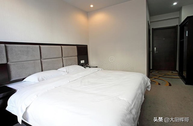 100块钱的酒店真的能住吗,住一晚一千多的酒店