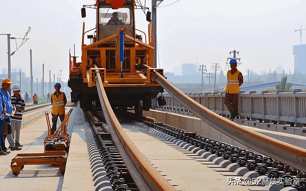 高铁钢轨数百公里没有缝，热胀冷缩咋办？不怕，中国有绝招
