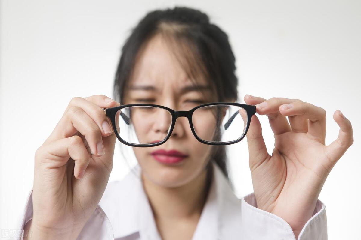 近视眼也可以“飞天”？载荷专家桂海潮戴眼镜亮相，网友炸锅了