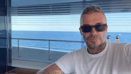 贝克汉姆被捉弄,贝克汉姆和贝嫂被主持人调侃