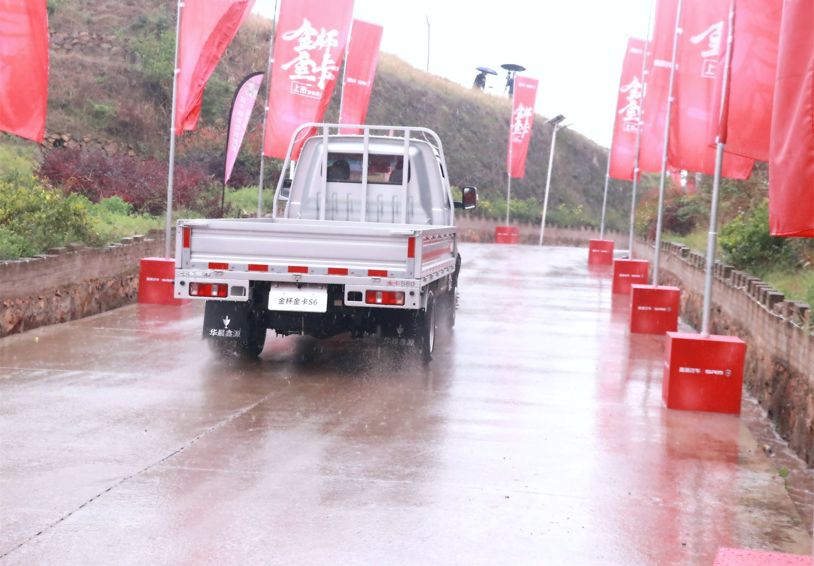 金杯t3和金杯金卡s6,金杯s62重载王