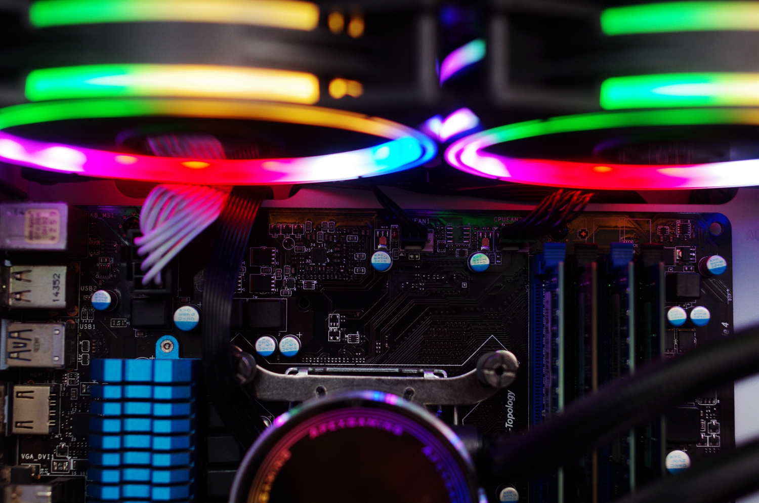 夏日烤箱模式开启，用盖亚GAIA机箱套装来给“搬砖机”降温降噪