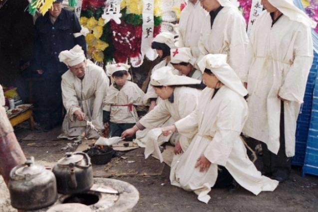 人去世后为什么盖白布,去世的人脸上为什么要盖白布