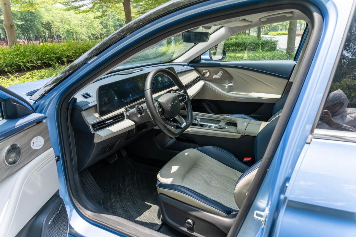 奇瑞艾瑞泽5plus和瑞虎8,奇瑞艾瑞泽8轿车配奇瑞1.6t