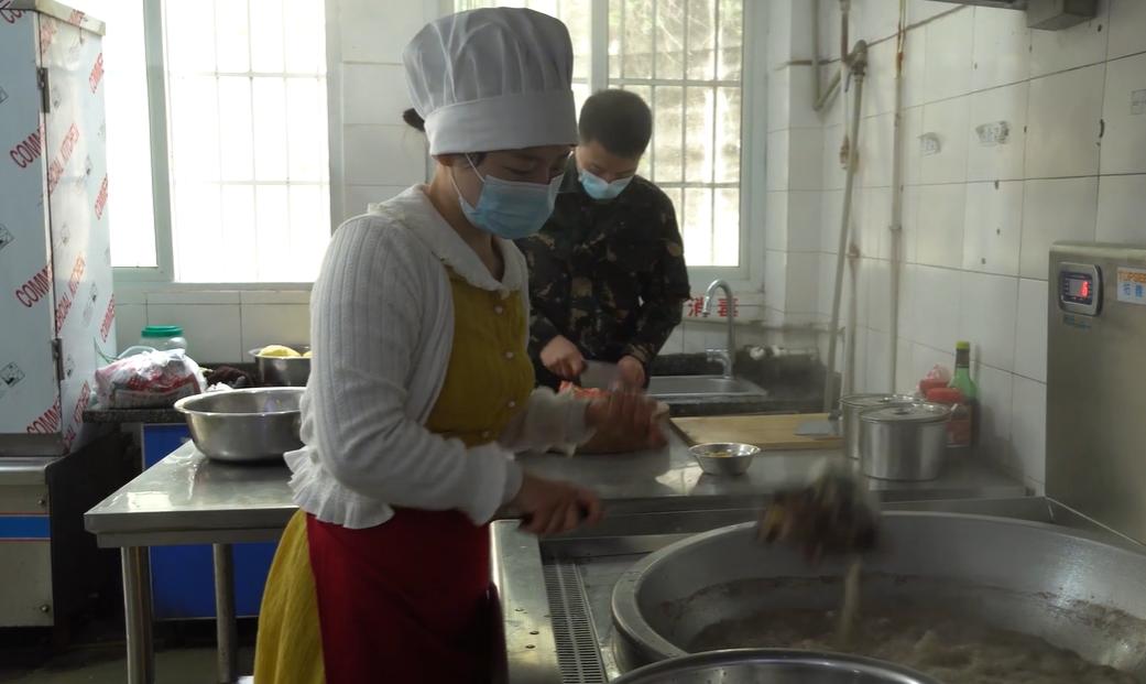 川香秋月打工视频,流水线打工妹逆袭成百亿女首富