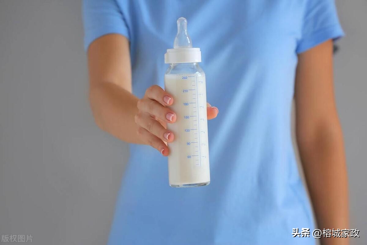 给孩子转奶粉的正确方法,从母乳转奶粉的正确方法