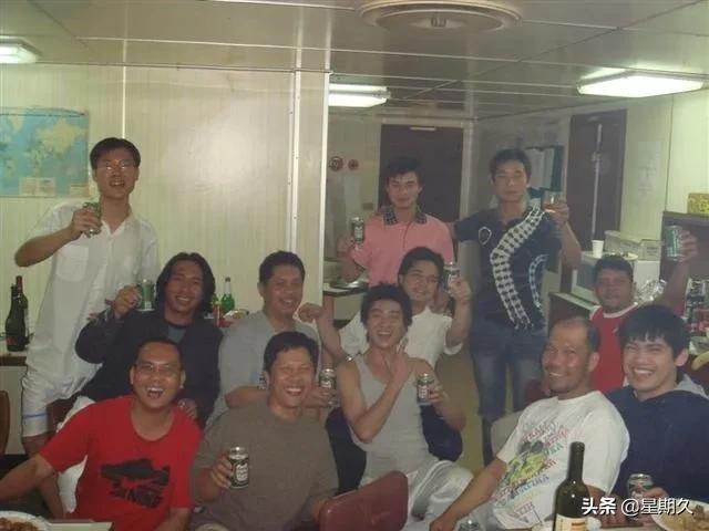 434期船东代表上船,船员过节聚餐