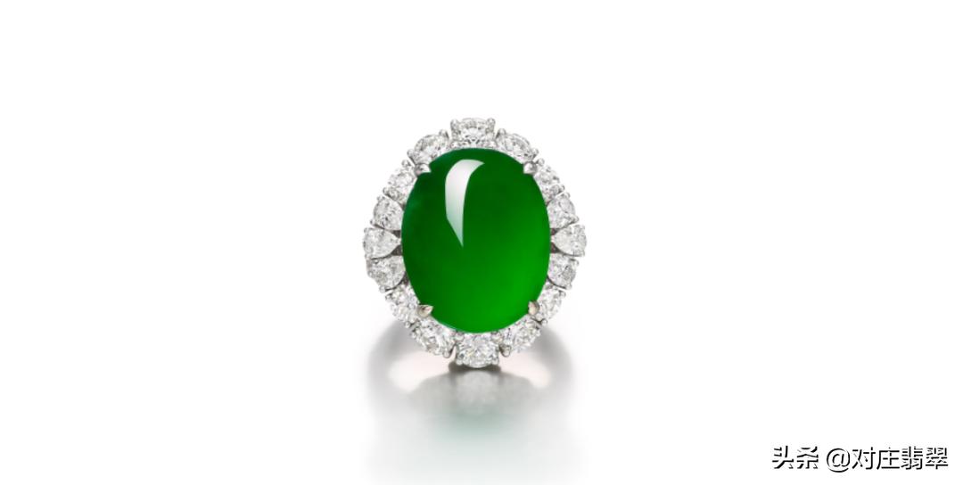 香港苏富比秋拍翡翠手镯,苏富比拍卖的顶级翡翠珠链