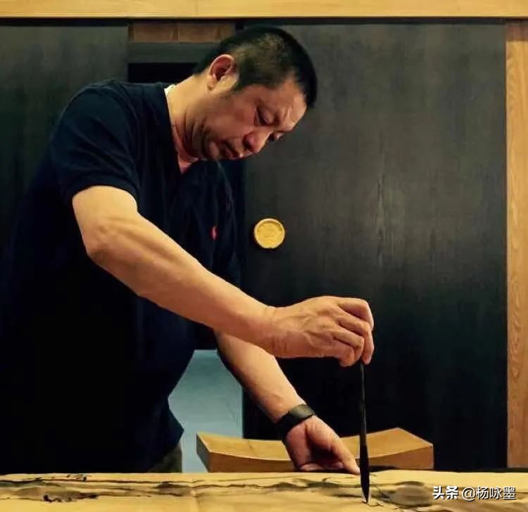 直播现场采访宁静和郑希怡,郑宁采访