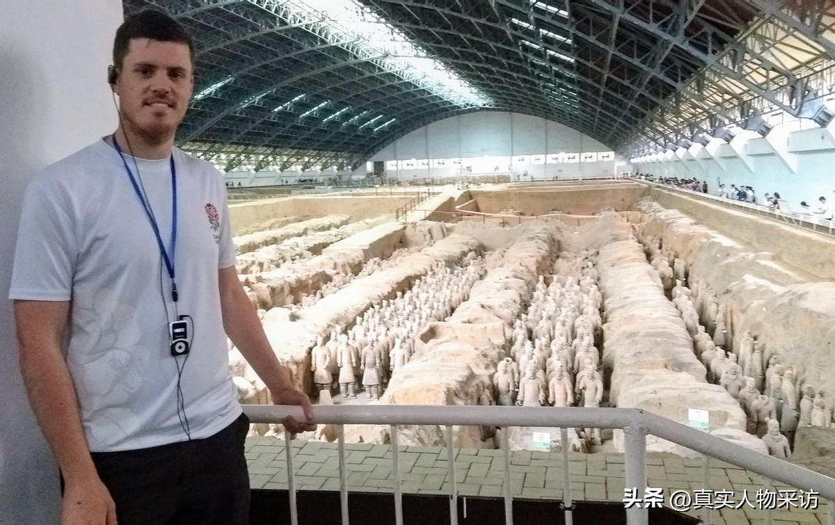 英国小伙来中国8年回自己国家,英国小伙来中国旅游原视频