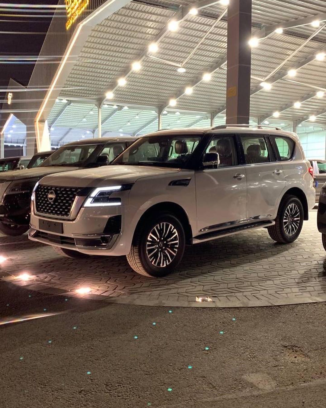 日产途乐2024款最新款内饰,2023款途乐4.0顶配自驾游