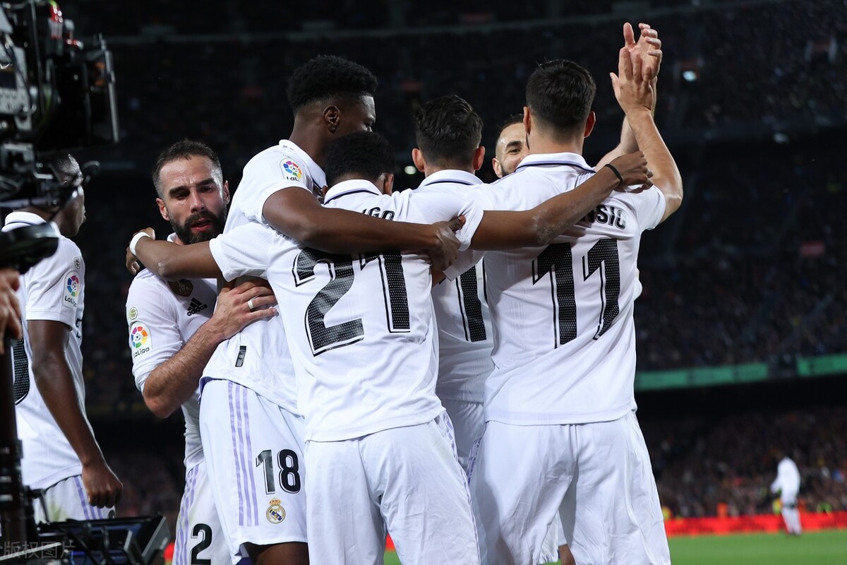 西甲联赛国家德比皇马绝杀,西甲国家德比战巴萨5比1