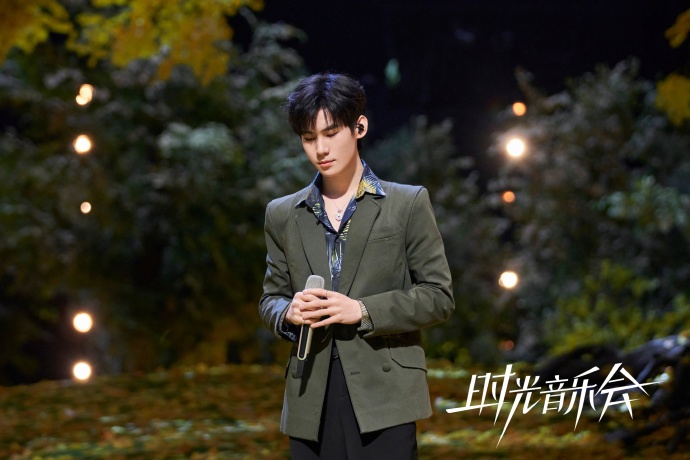 何炅张真源加盟田震专场,田震何炅时代少年团唱风雨彩虹