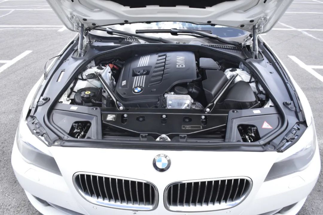 宝马x56缸和4缸的区别,18款宝马x1三缸发动机