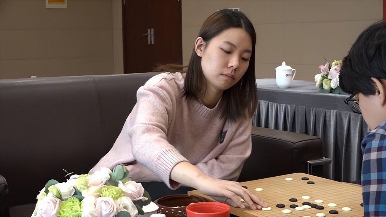 17日赛事柯洁2连胜复仇韩第三中韩对抗赛韩大将获胜4:4扳平比分