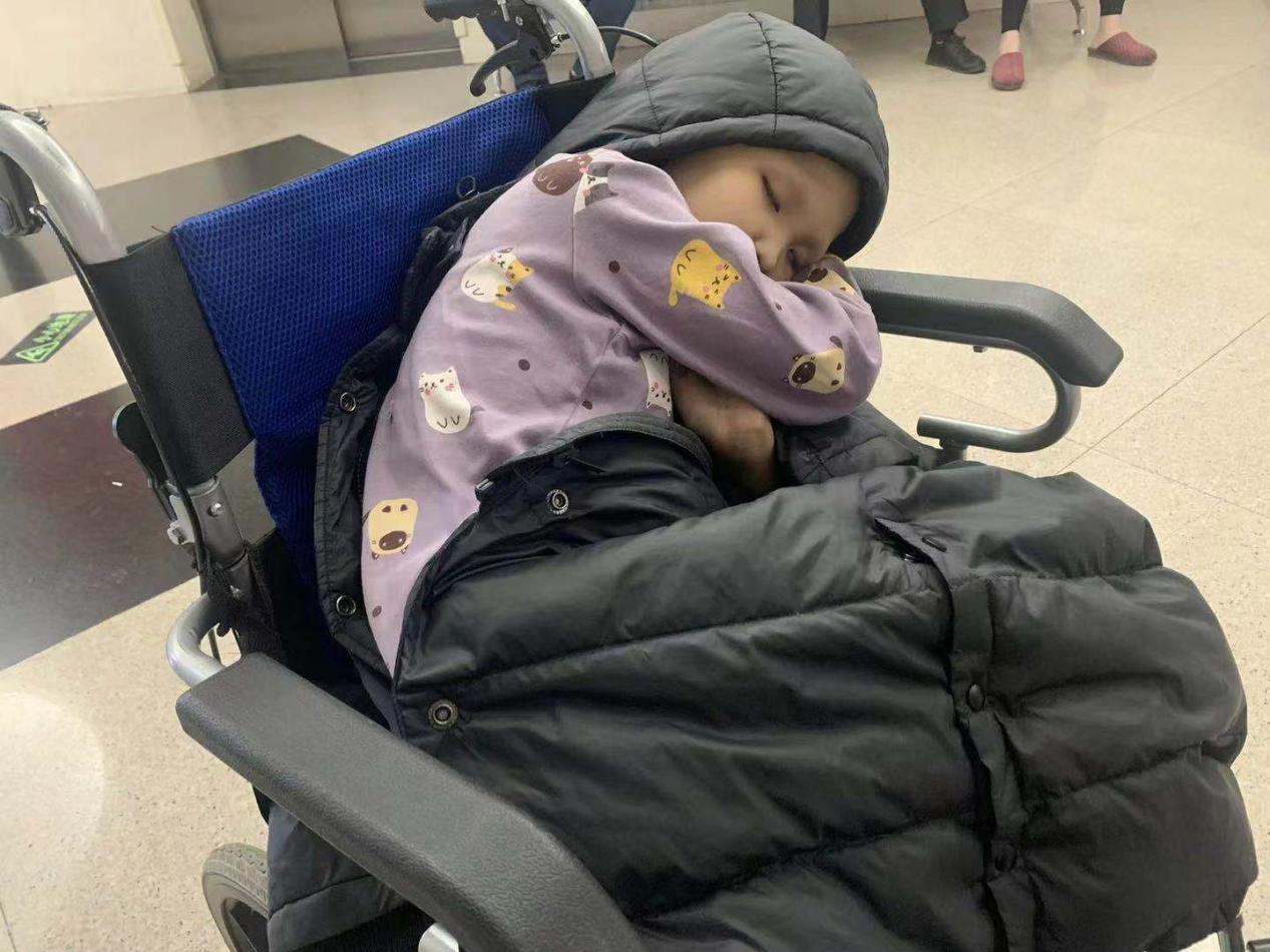 六岁女孩患脑瘤不幸离世,六岁女孩突发脑瘤