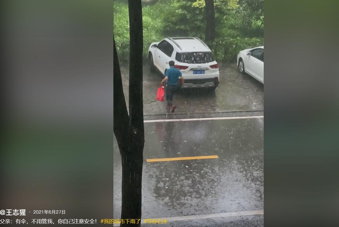 网红七颗猩猩轻松月入七十万,七颗猩猩保时捷