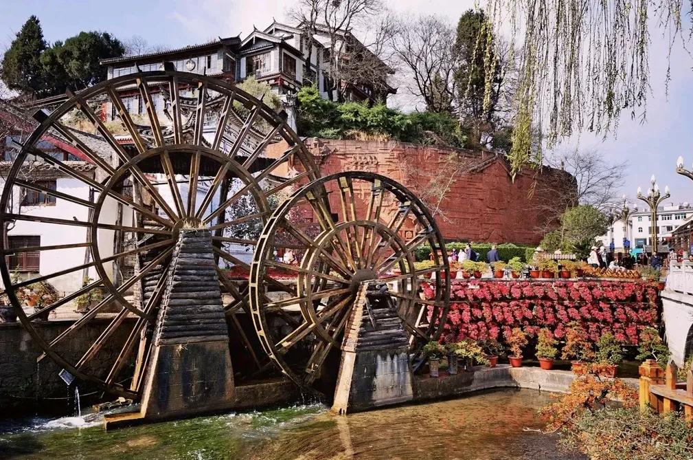 大理好玩还是丽江好玩三月份,丽江古城大理古城旅游攻略