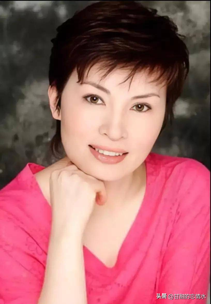 《新闻联播》主播，离不开李瑞英；唱歌，离不开*祖英宋**