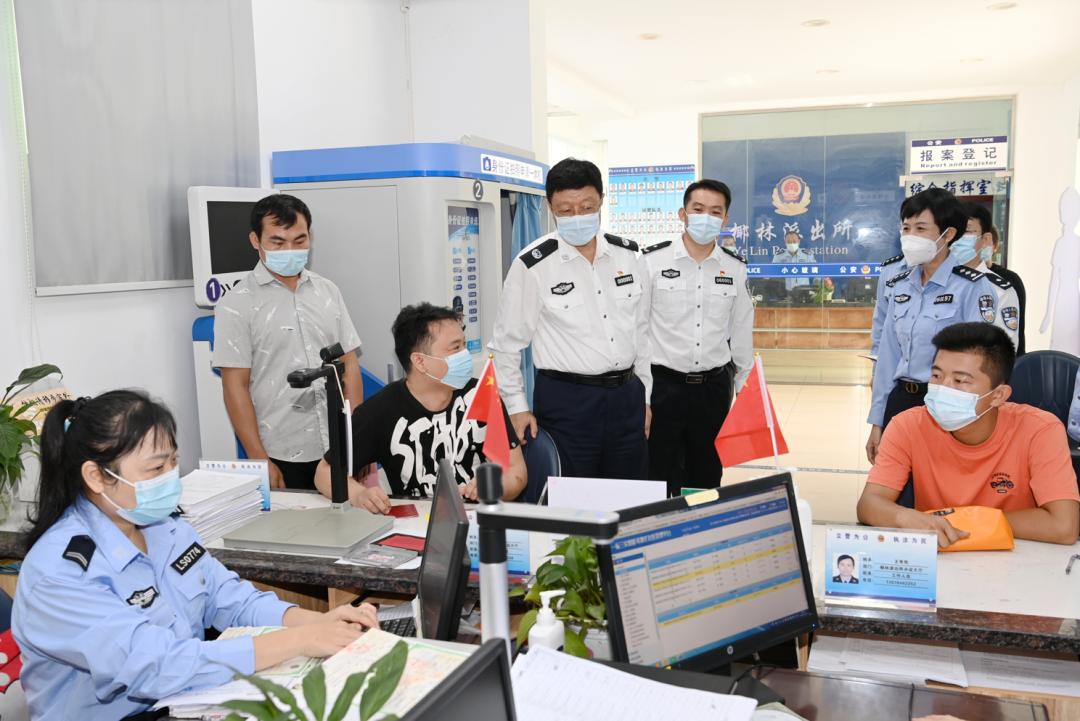 闫希军公示海南省政府,周哲到罗山县公安局调研指导工作