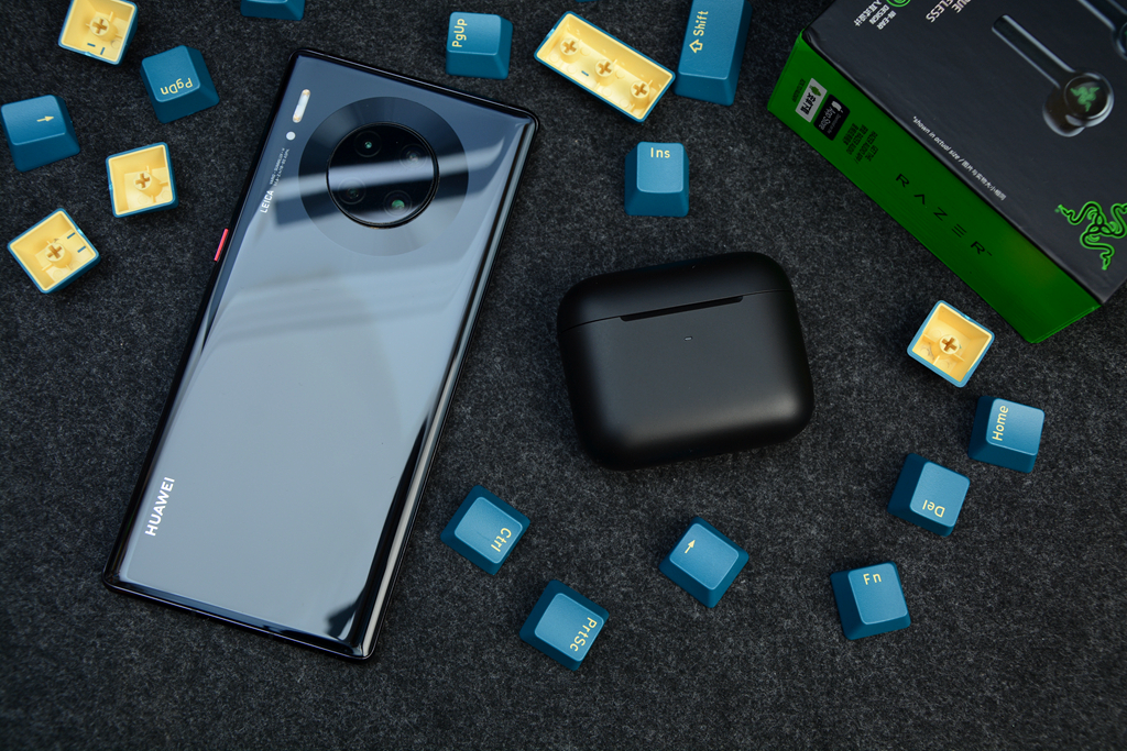 RGB灯、主动降噪，灯厂代表作，雷蛇战锤狂鲨真无线二代耳机开箱