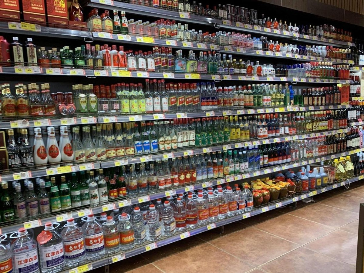 价值不菲的老茅台竟被藏在地窖里 (价值不菲的老茅台竟被藏地窖里)