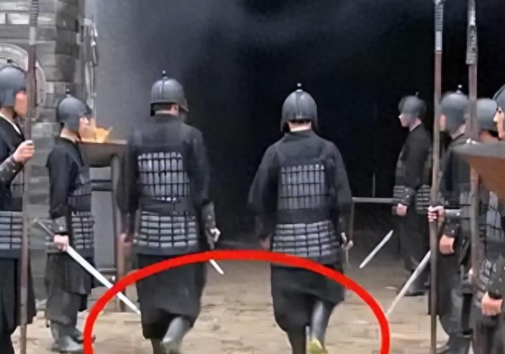 影视剧中各种奇葩穿帮,电视剧爆笑穿帮镜头看一次笑一次