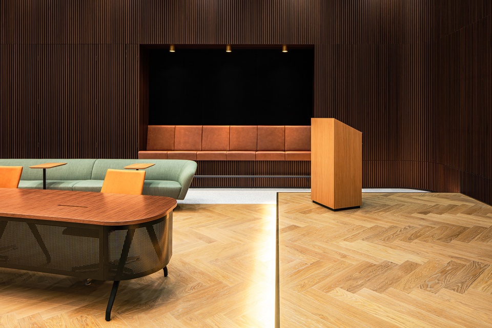 现代风格办公室设计企业,企业办公空间文化设计