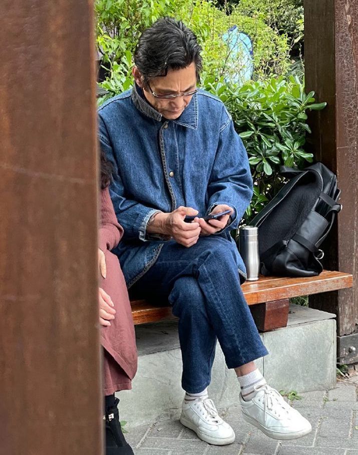 中年男人春秋季穿牛仔裤怎么搭配,中年男人牛仔裤搭配西装