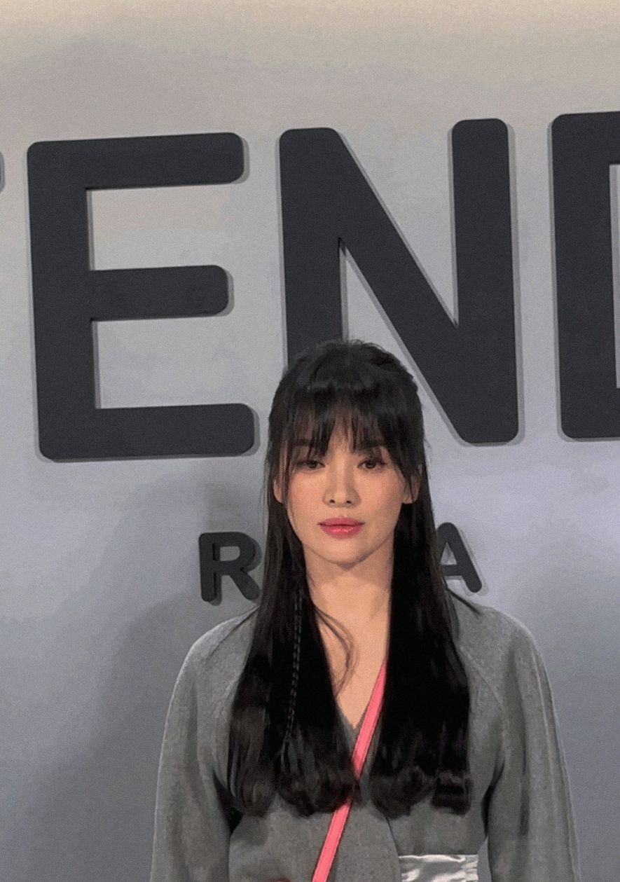 韩国全智贤气场,全智贤宋慧乔米兰时装周