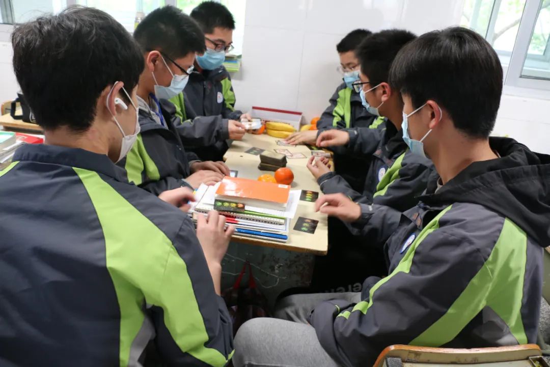 盐城市明达中学高三,盐城市明达高级中学高三解压活动