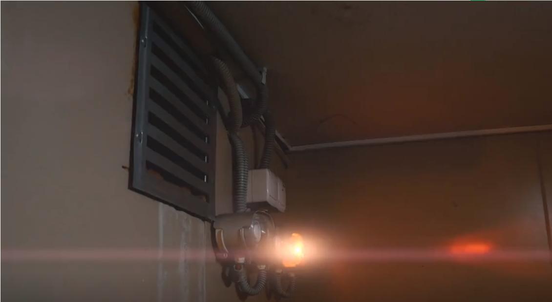 囚犯硬刚狱警，“德州7子”的硬核越狱事件，狱警还挥手示意