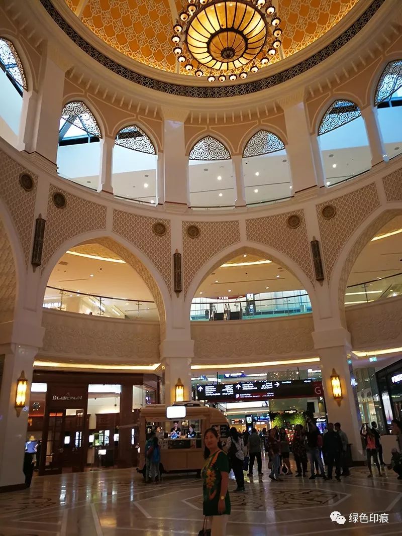 在迪拜最大购物中心尽情享受购物 (去逛迪拜的购物中心)